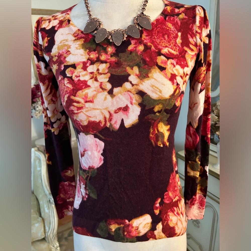 Talbots almost new beautiful floral sweater size P.  C:4011-5/19/26